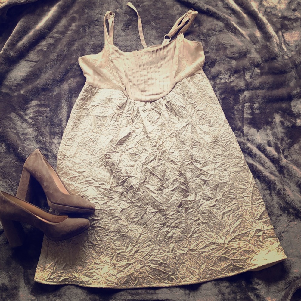 🥂 Left of Center unique crinkle lace dress 🥂